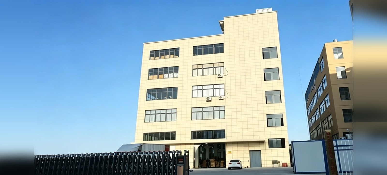 Dreamtly factory building and entrance in Ningbo