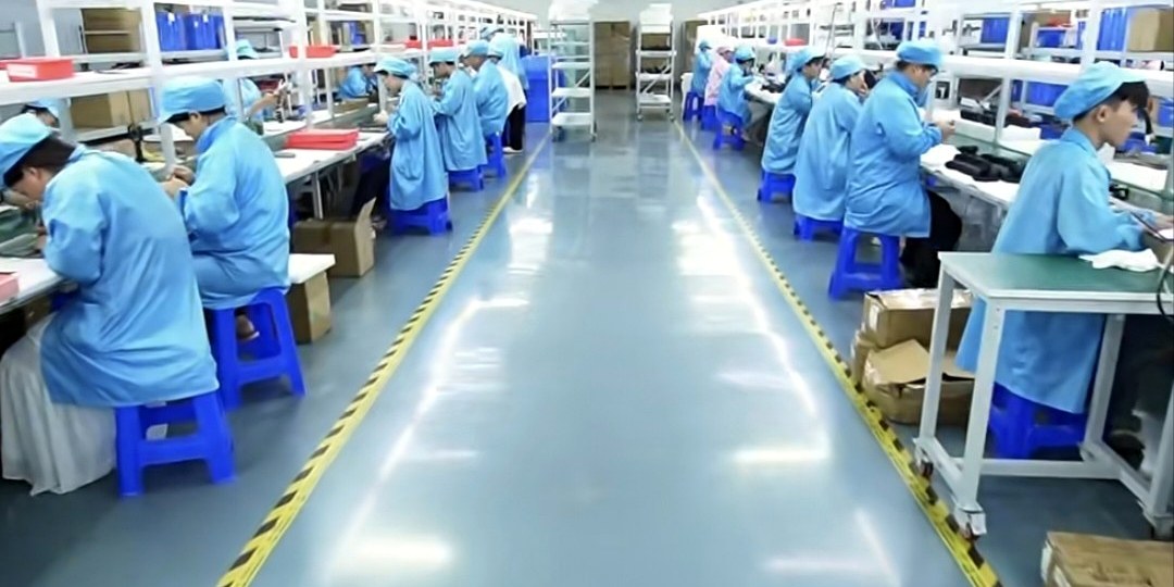 Dreamtly assembly line with workers in Ningbo factory